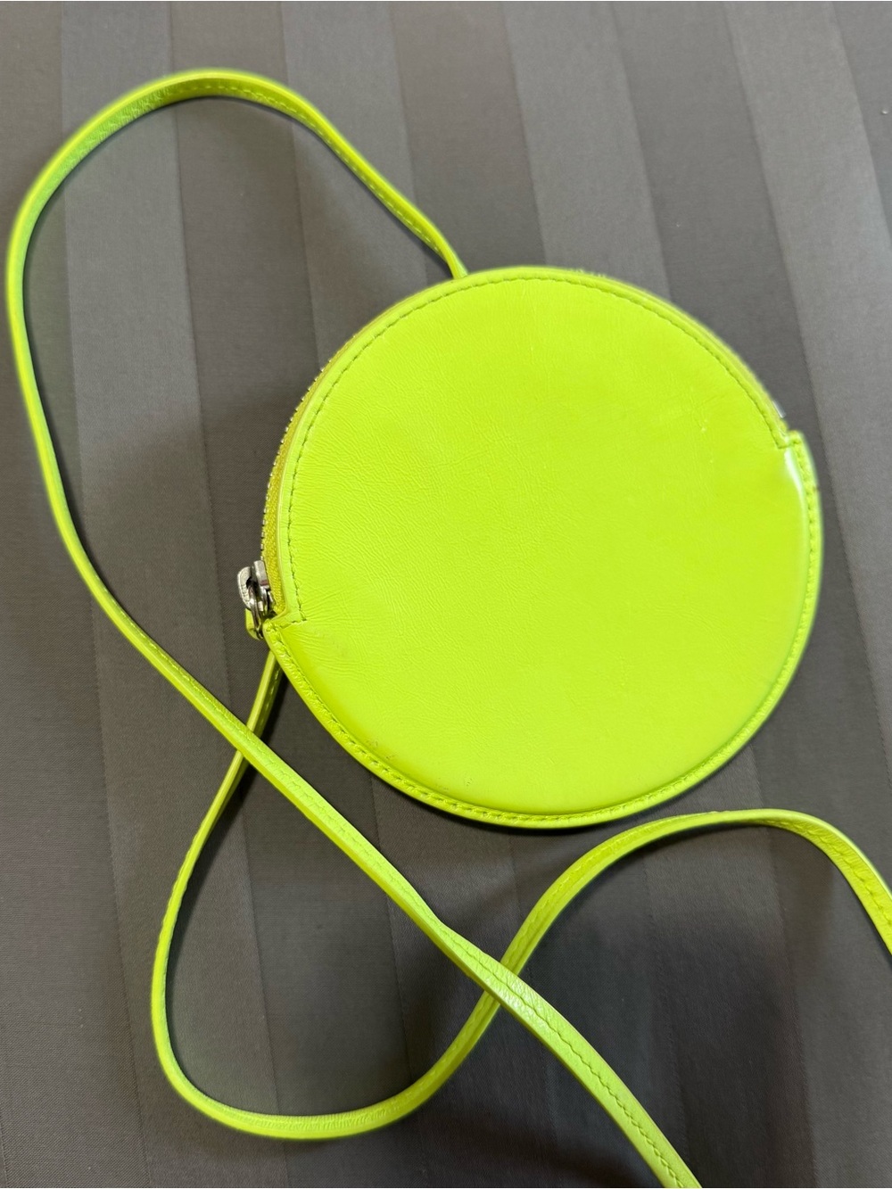 JACQUEMUS Leather Le Pitchou Petite (lime) - Picture 2 of 4